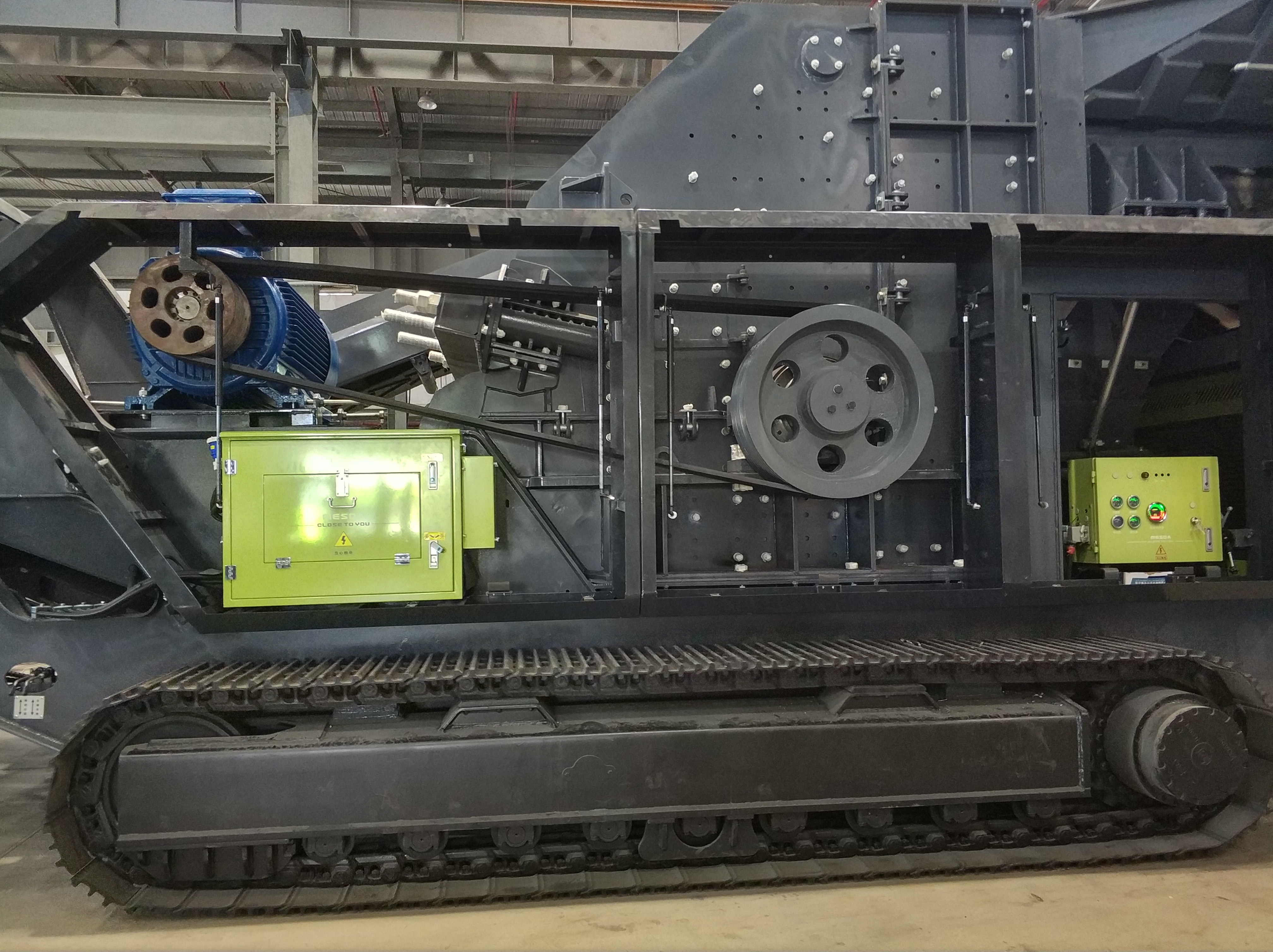 XFC550變頻器在移動(dòng)式破碎機(jī)上的應(yīng)用(圖5) XFC550變頻器在移動(dòng)式破碎機(jī)上的應(yīng)用(圖5)